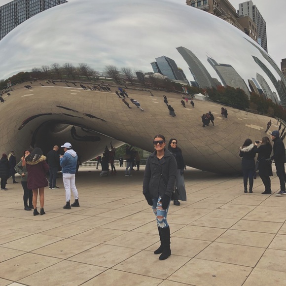 Meet your Posher, Amanda 💕 - Picture 2 of 8